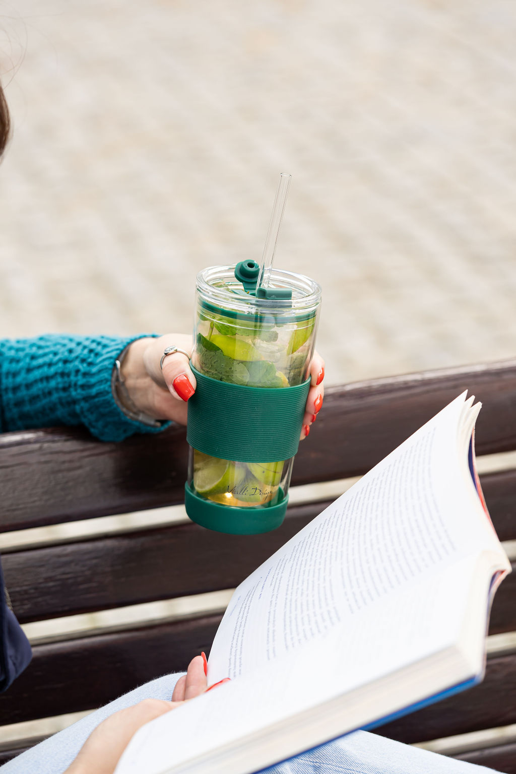 Kubek termiczny szklany ze słomką 600 ml zielony - obrazek 4